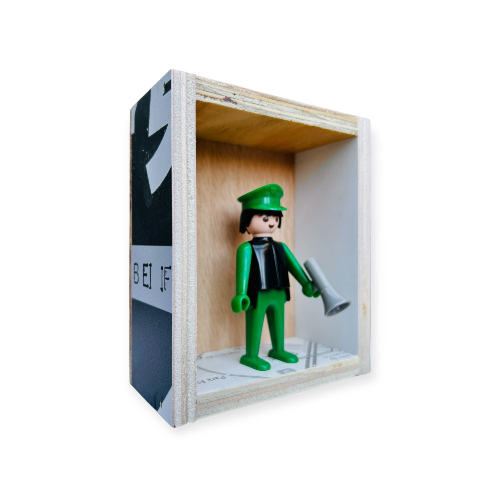 Playmobil huisje 'Groen zwart popje met grijze megafoon'