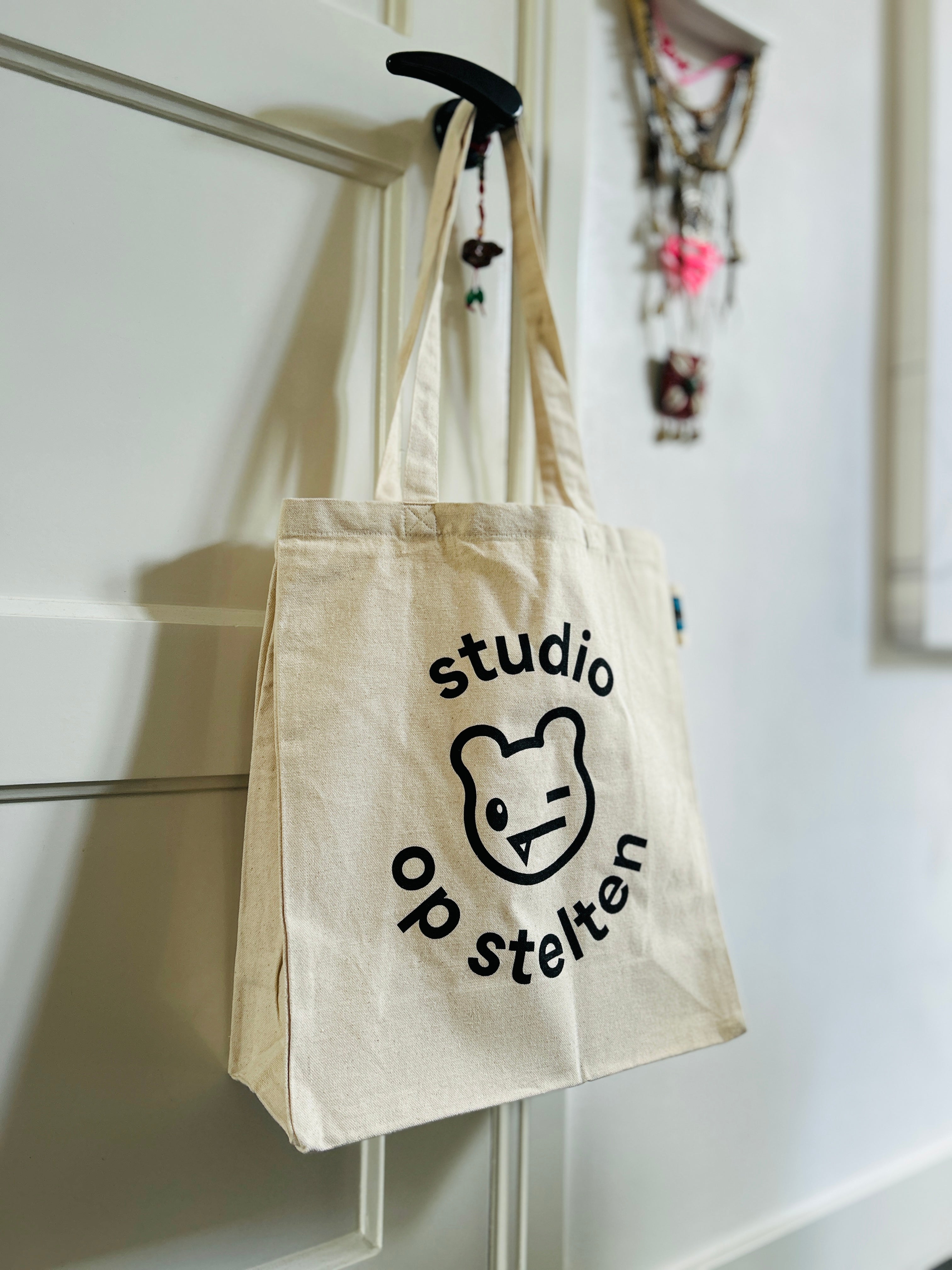 Tas met ons logo.