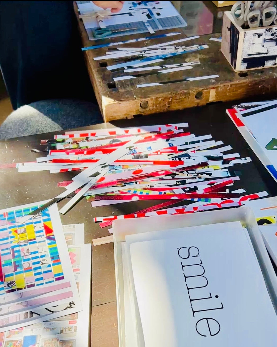 WORKSHOP PAPIERVLECHTEN in ons atelier / inclusief 1 ingelijst kunstwerk (ca 3 uur)