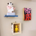 Playmobil huisje 'roodzwart popje met rode hoge hoed en strikje'