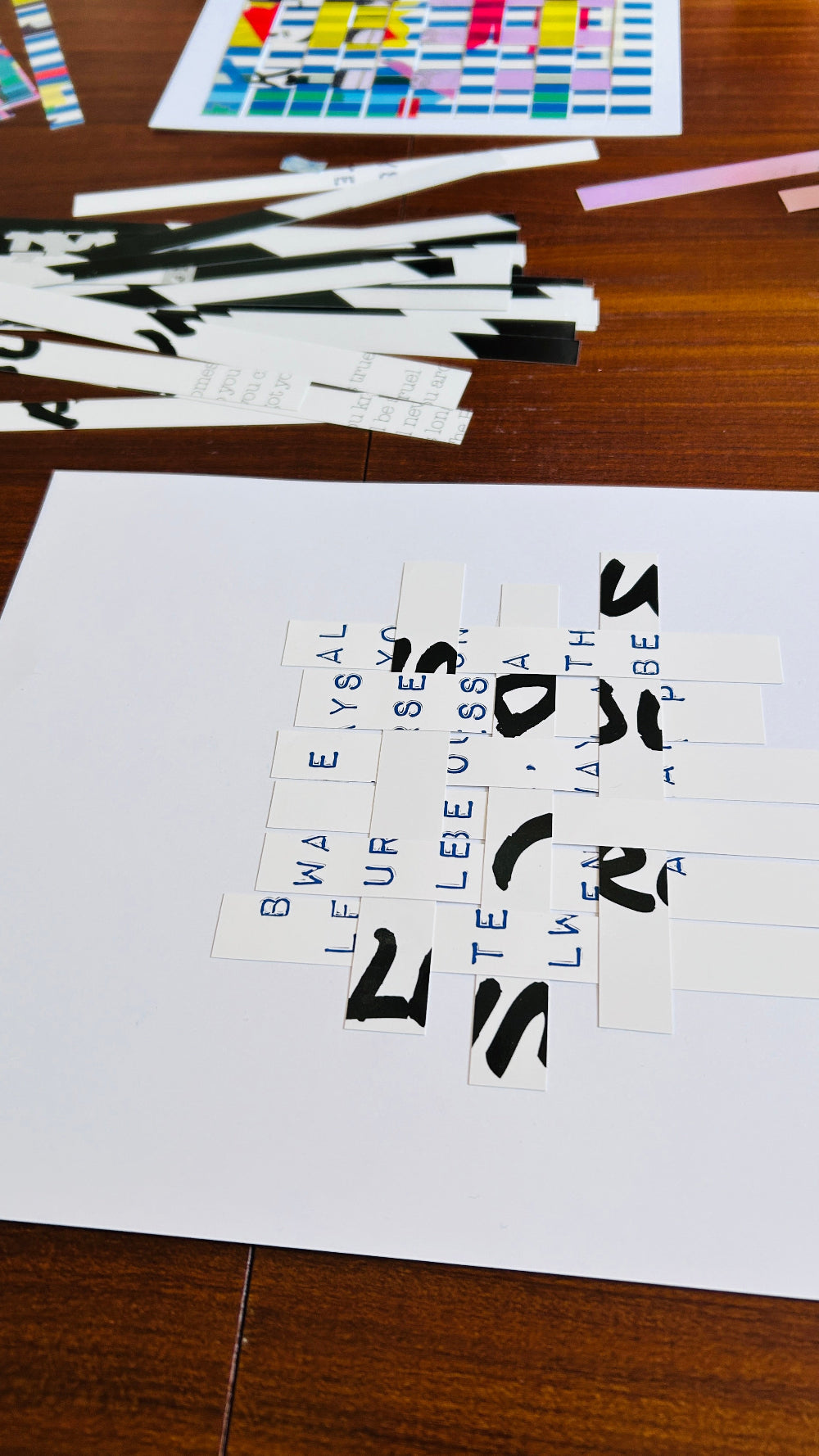 WORKSHOP PAPIERVLECHTEN in ons atelier / incl. 1 ingelijst kunstwerk (ca 3 uur)