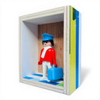 Playmobil huisje 'Popje met blauwe pet en witte sjaal en koffer'