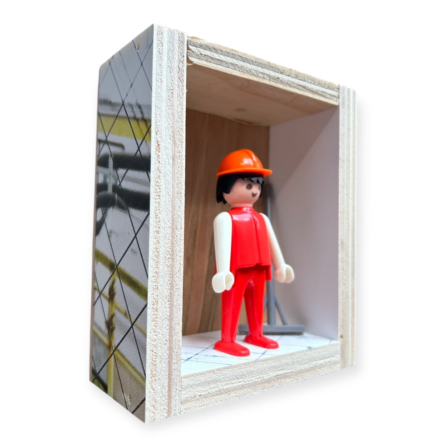 Playmobil huisje 'Roodwit popje met oranje helm en hark'