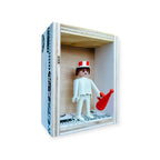 Playmobil huisje 'Wit popje met roodwitte pet en rode megafoon'