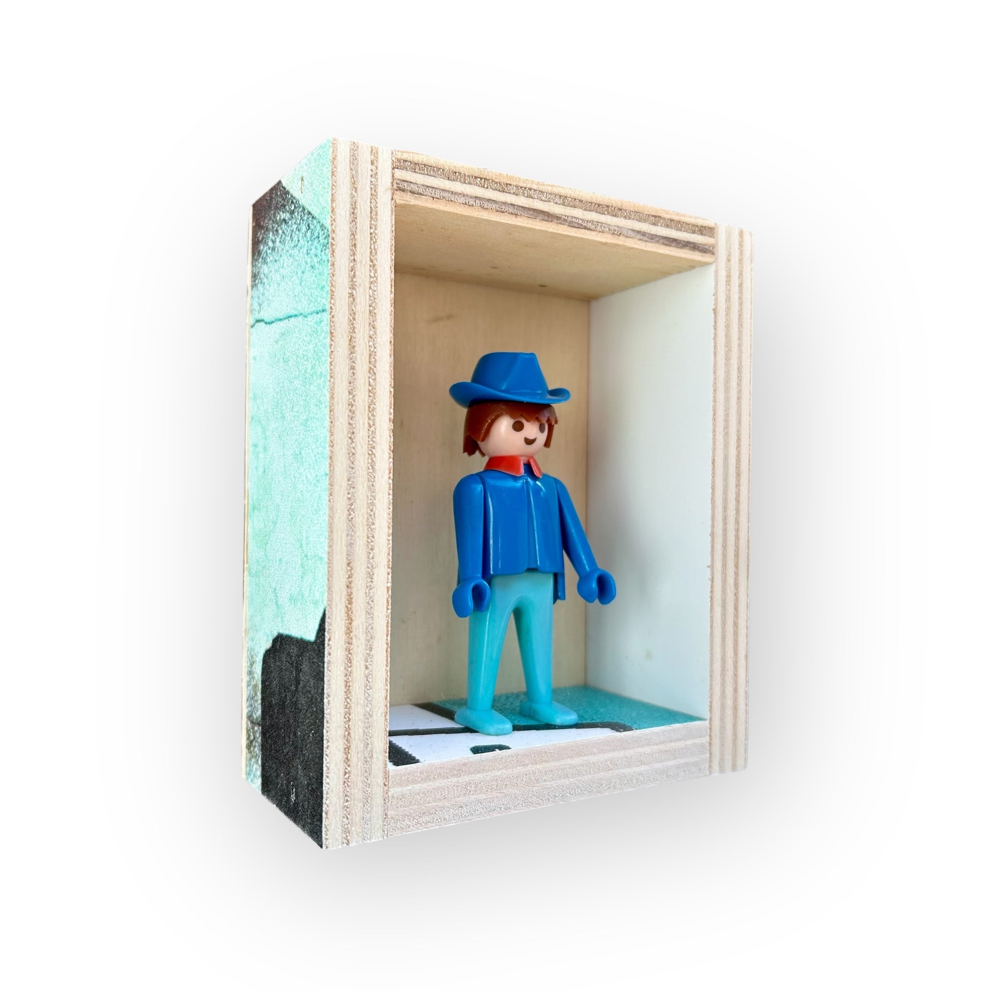 Playmobil huisje 'blauw popje met blauwe hoed en rode kraag'